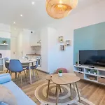 2 Bedroom Near Tram, Chr + Parking 아파트