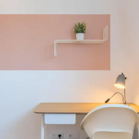 2 Bedroom Near Tram, Chr + Parking