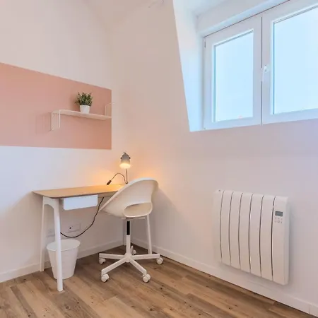 2 Bedroom Near Tram, Chr + Parking