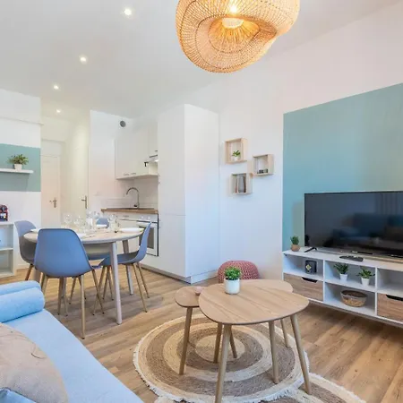 2 Bedroom Near Tram, Chr + Parking Apartment