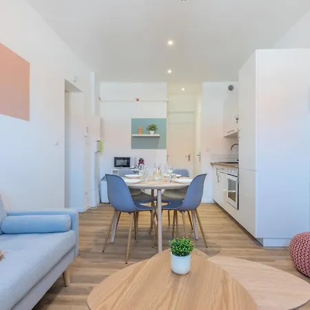 2 Bedroom Near Tram, Chr + Parking Apartmán *