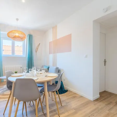 2 Bedroom Near Tram, Chr + Parking Lägenhet Roubaix